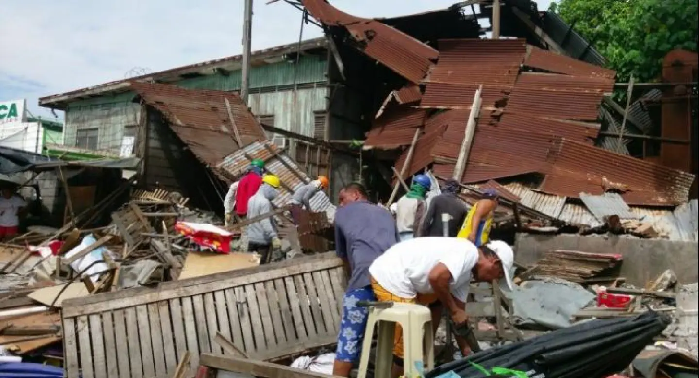 Strong quake off Philippines damages buildings: officials Strong quake off Philippines damages buildings: officials