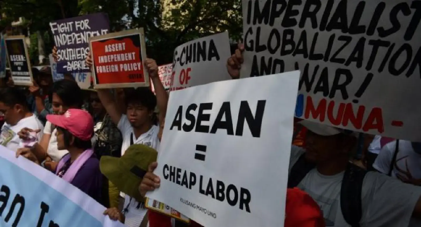 Southeast Asian leaders wrestle over China at summit Southeast Asian leaders wrestle over China at summit