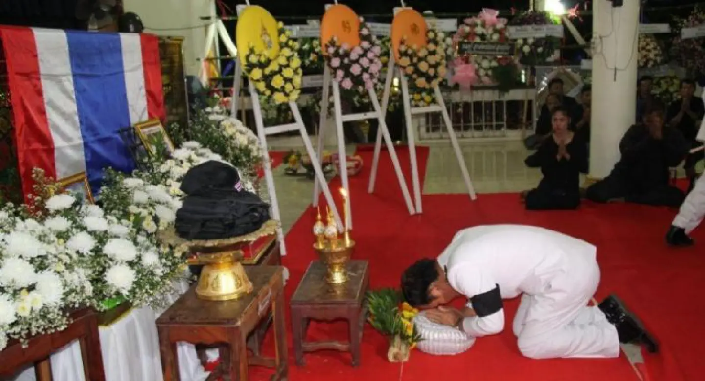 Royal wreaths granted to ranger killed in Narathiwat attack Royal wreaths granted to ranger killed in Narathiwat attack