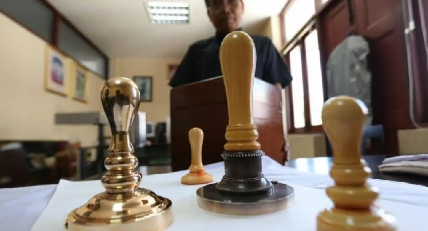 Royal Scribe puts stamp of approval on new Constitution