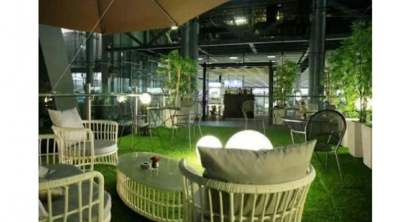 New airport lounge features open-air space