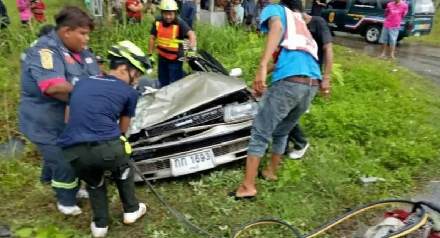Family man dead as pick-up ploughs into sedan Family man dead as pick-up ploughs into sedan