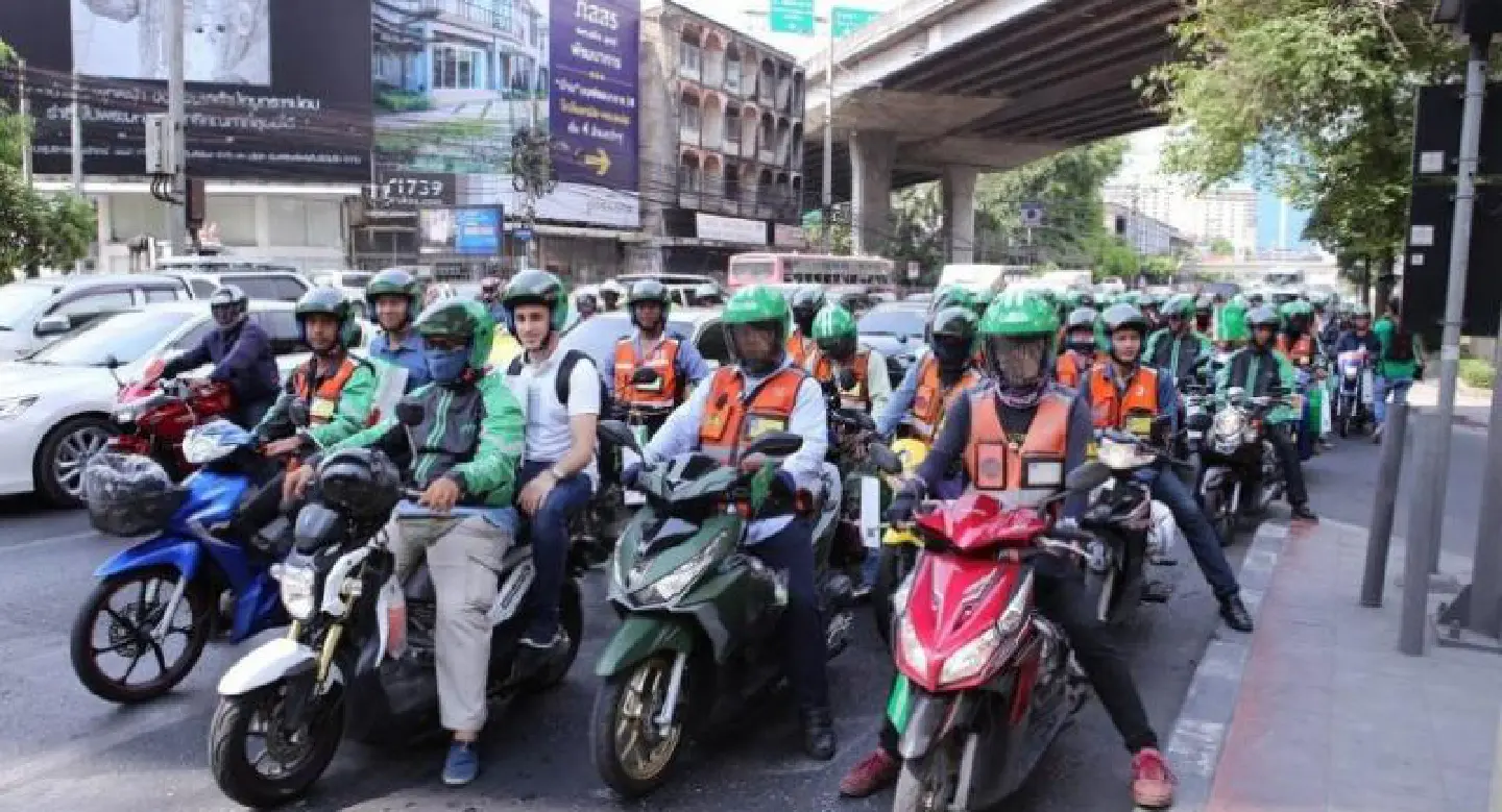 Grab expands services in partnership with Bangkok’s motorbike taxi riders Grab expands services in partnership with Bangkok’s motorbike taxi riders