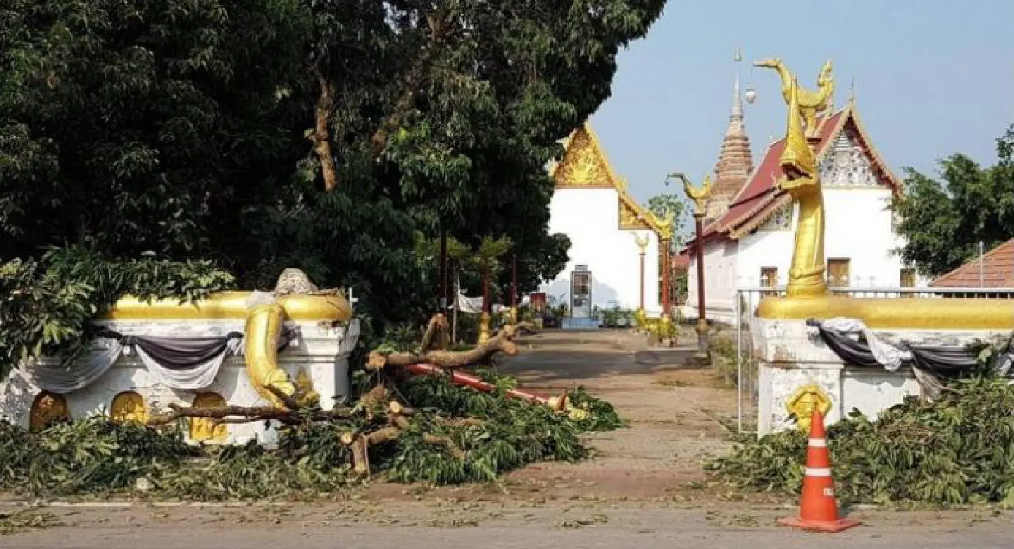 Thunderstorms ravage Phrae Thunderstorms ravage Phrae