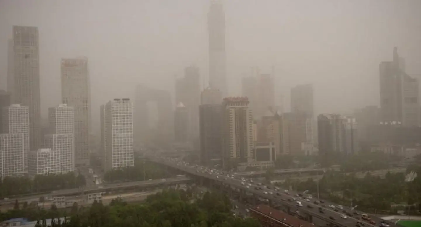 Dust storm blows across north China, flights cancelled Dust storm blows across north China, flights cancelled