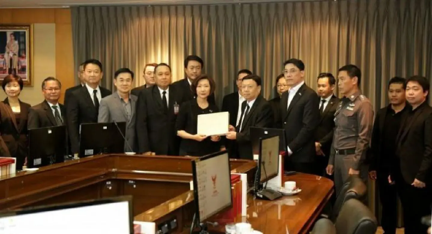Thai ISPs to pressure Facebook on illegal sites Thai ISPs to pressure Facebook on illegal sites