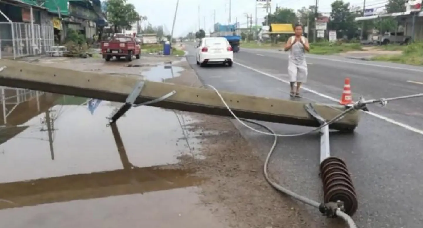 Lights out in Chaiyaphum as storm fells power poles Lights out in Chaiyaphum as storm fells power poles
