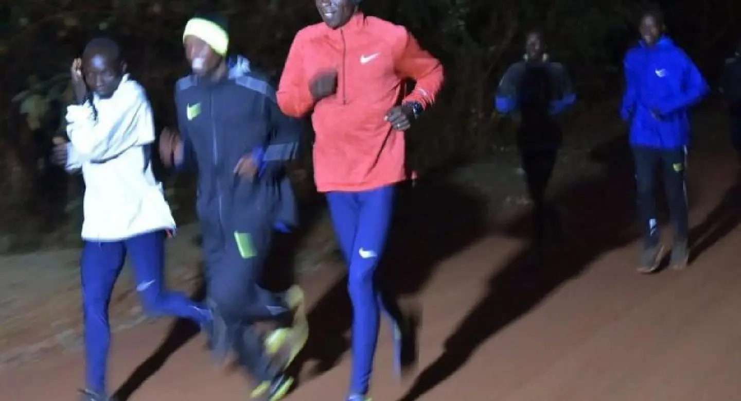 Kipchoge narrowly misses two-hour marathon attetmpt Kipchoge narrowly misses two-hour marathon attetmpt