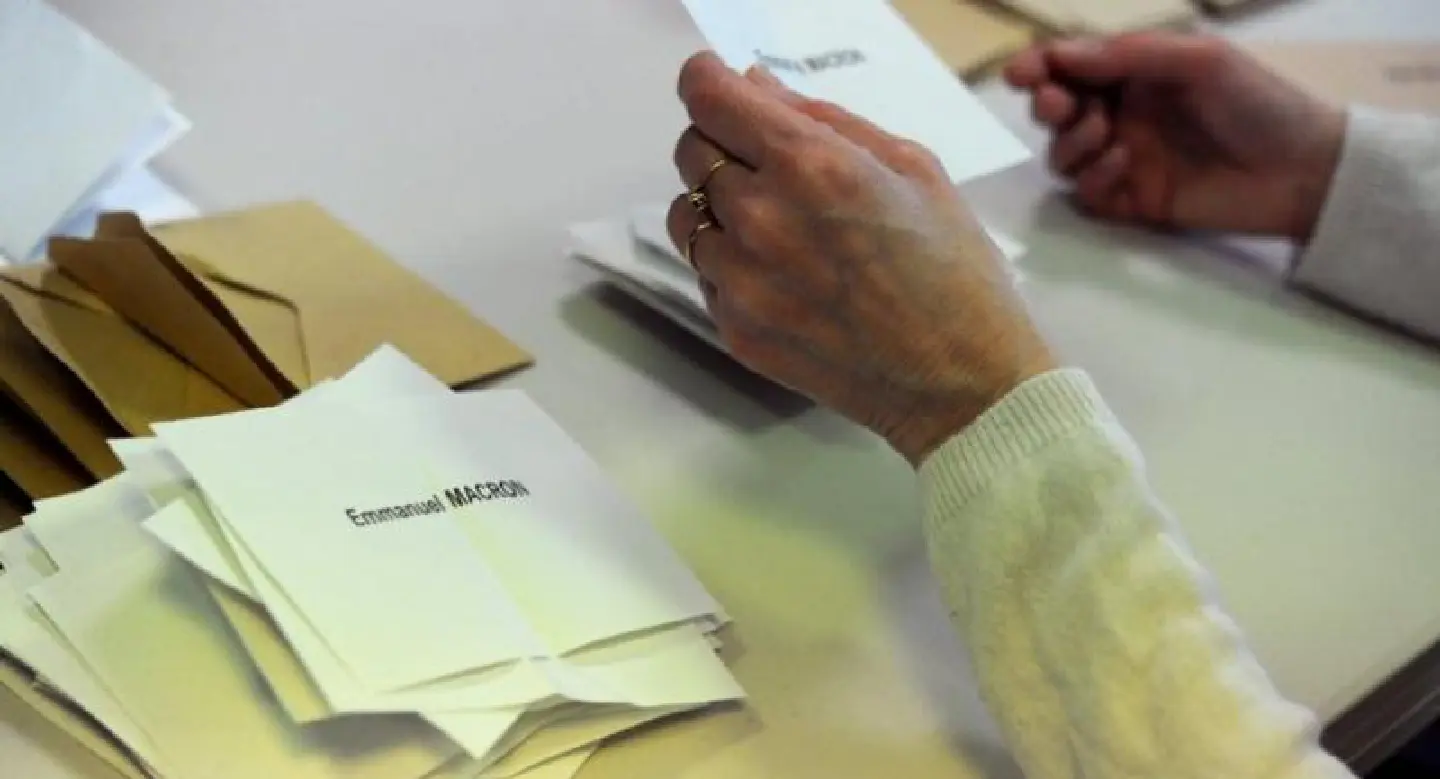 Third of French voters spoiled ballots or abstained Third of French voters spoiled ballots or abstained