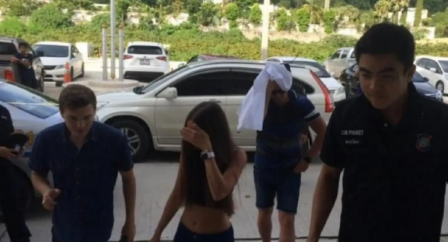 Russian couple fined for sex in a Phuket tuk-tuk Russian couple fined for sex in a Phuket tuk-tuk