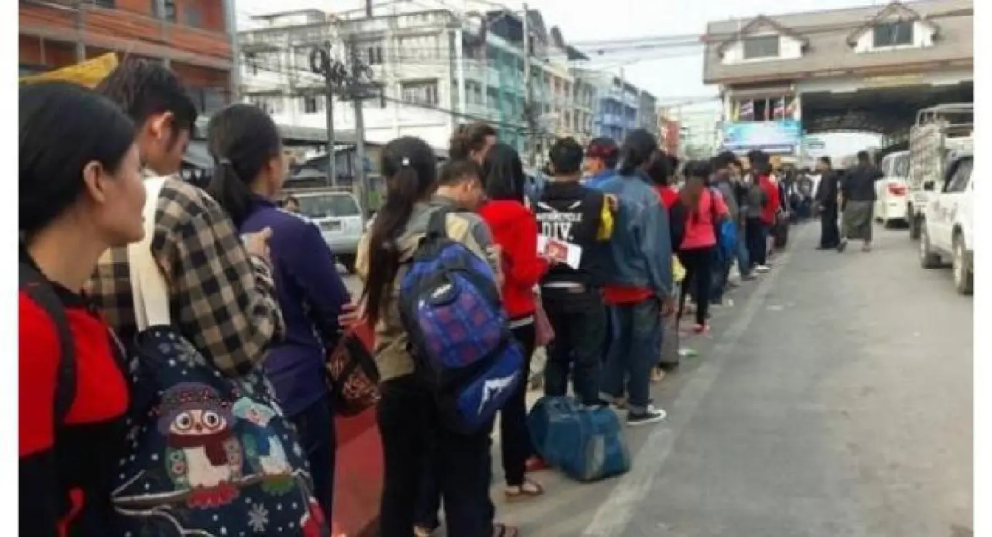 9,000 migrants return to Thailand 9,000 migrants return to Thailand