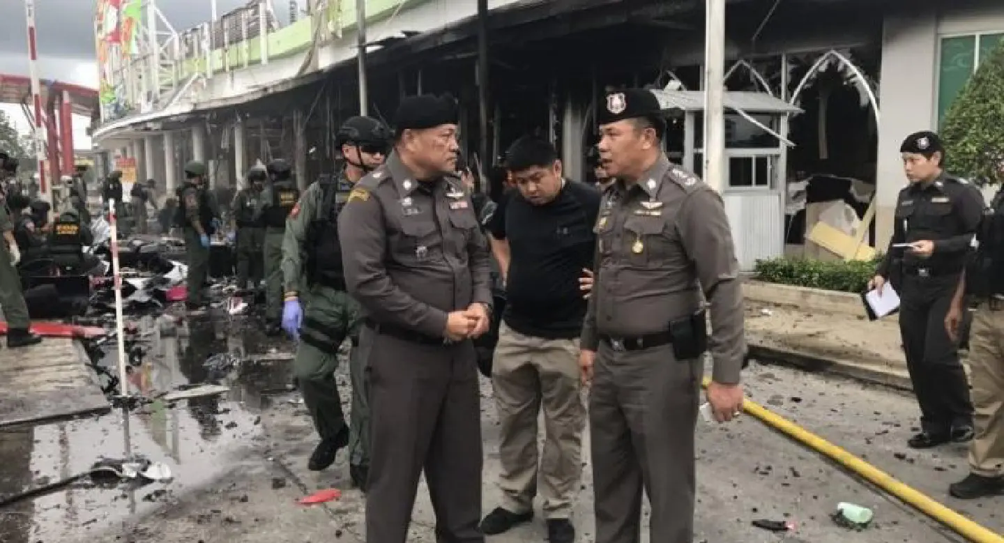 Police believe 10 insurgents behind Big C Pattani bombing Police believe 10 insurgents behind Big C Pattani bombing