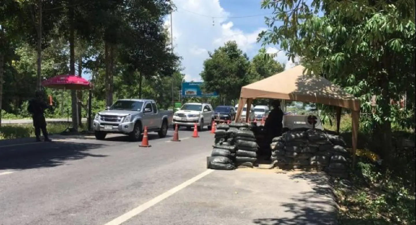 Men on black pickup open fires at checkpoint in Songkhla Men on black pickup open fires at checkpoint in Songkhla