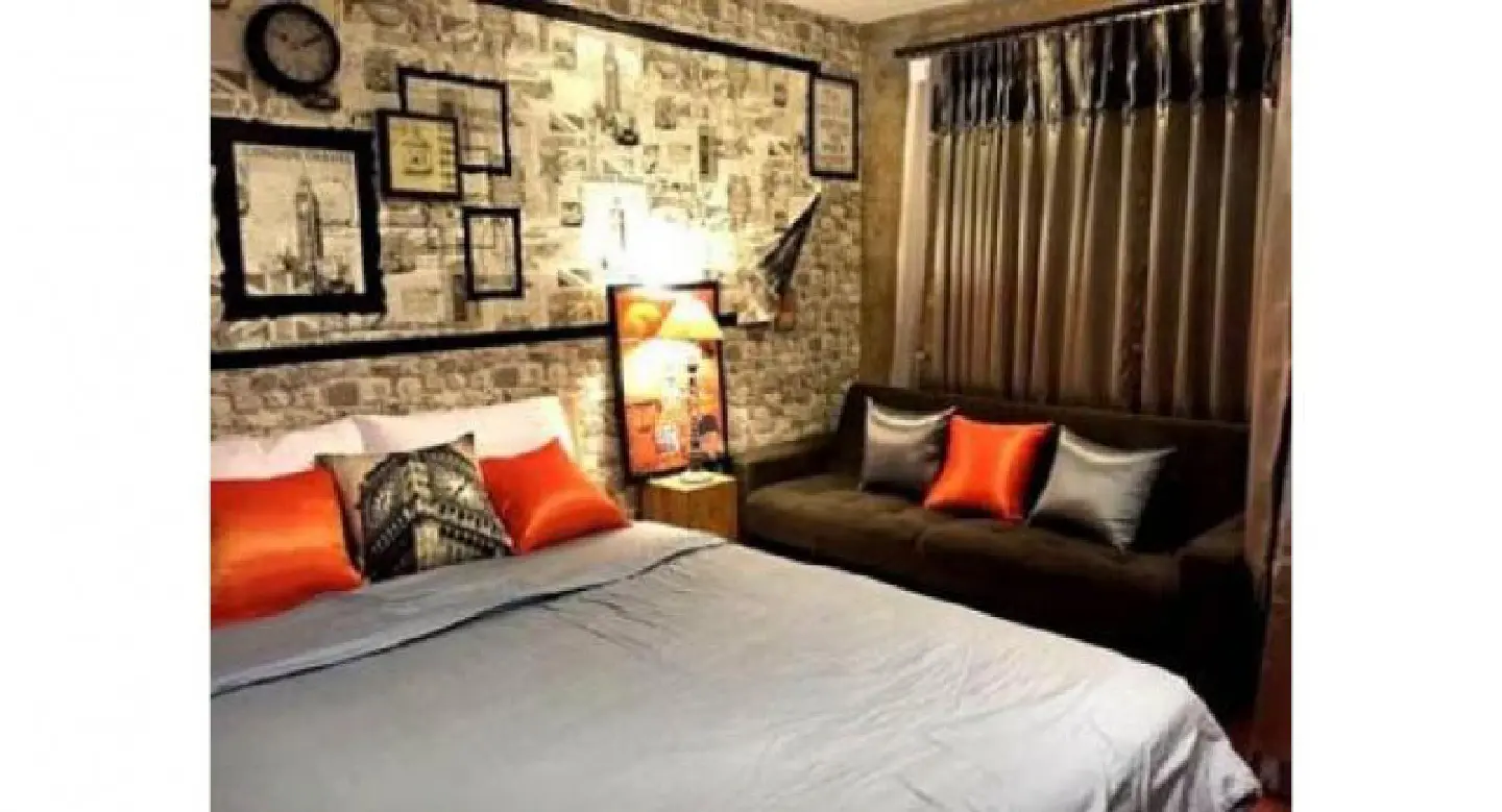Airbnb can land you in any art scene Airbnb can land you in any art scene