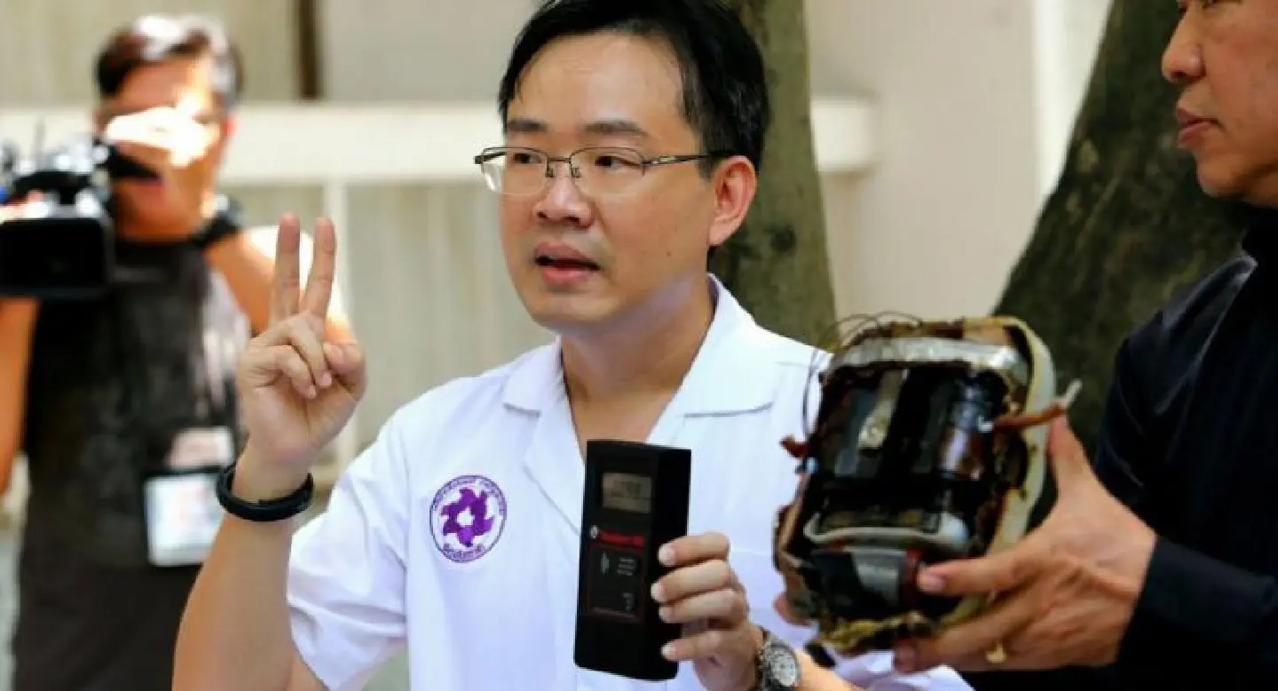 Dentists demonstrate the safety of oral X-ray machines Dentists demonstrate the safety of oral X-ray machines