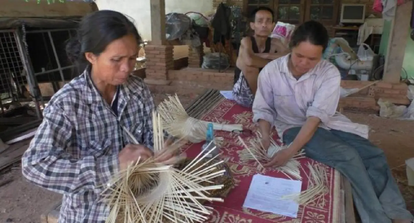 Isaan loan shark tries to seize blocks of land from victims Isaan loan shark tries to seize blocks of land from victims