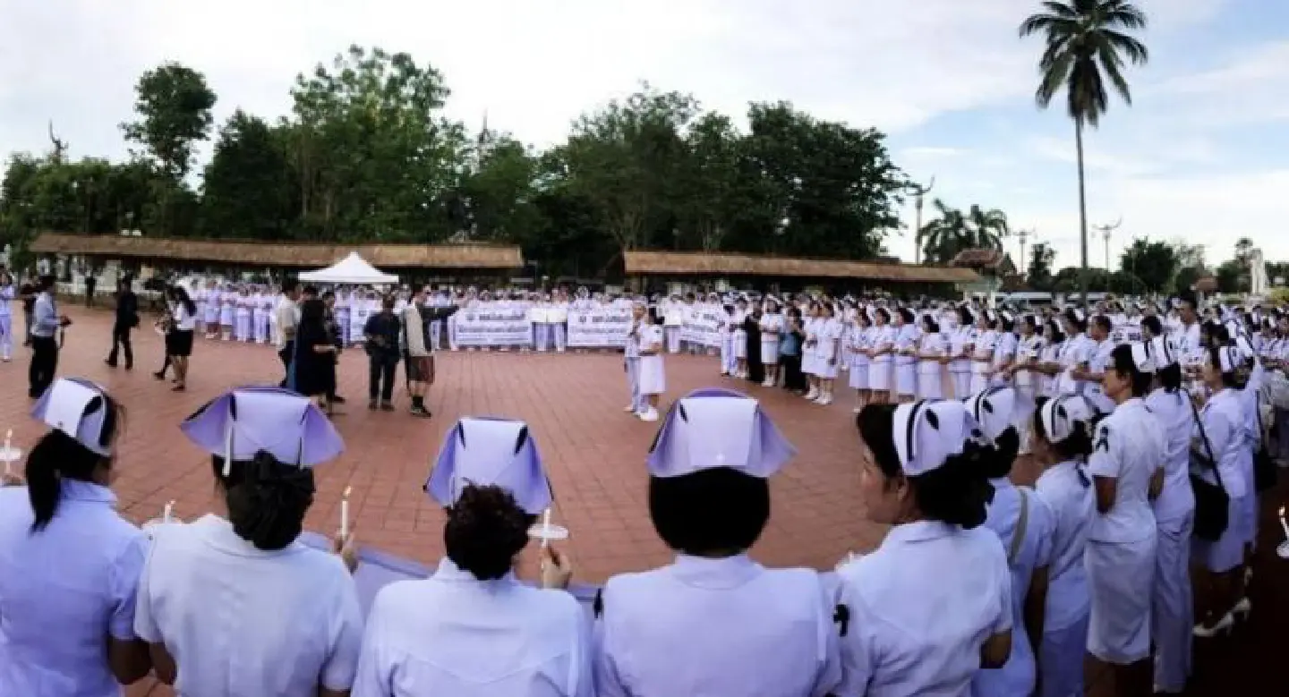 Govt appeases nurses, agrees to offer civil-servant status Govt appeases nurses, agrees to offer civil-servant status