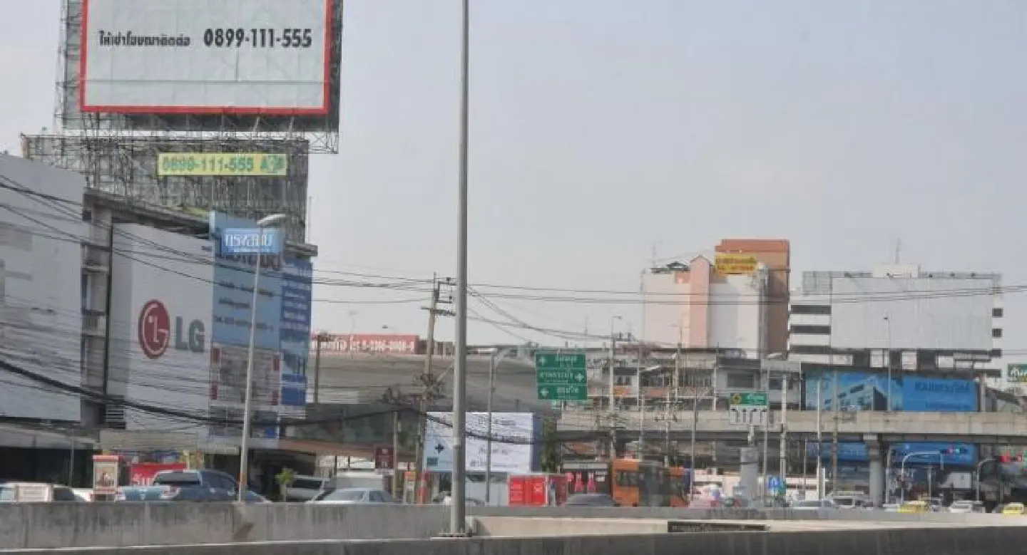 Bangkok billboards, trees to be checked for safety at start of rainy season