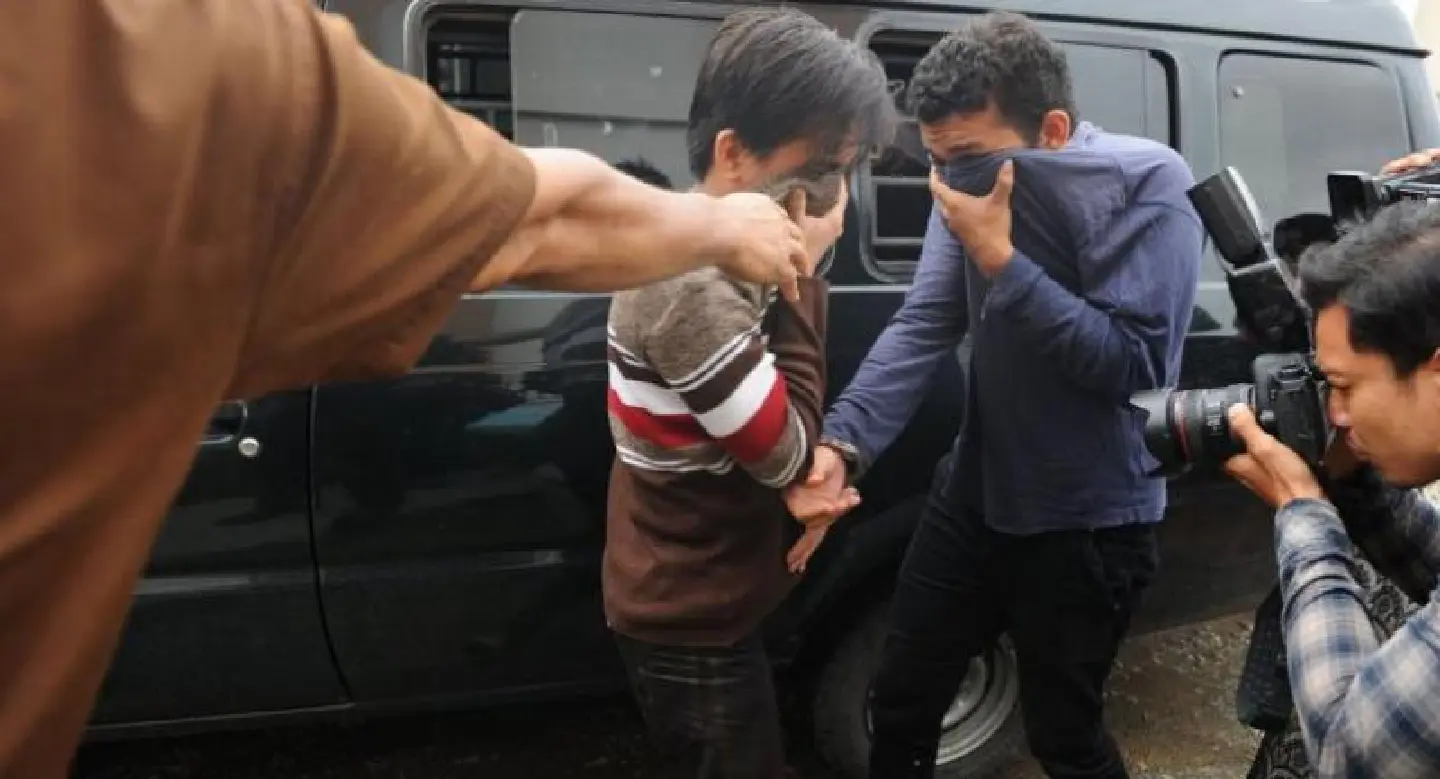 Indonesian men sentenced to caning for gay sex Indonesian men sentenced to caning for gay sex