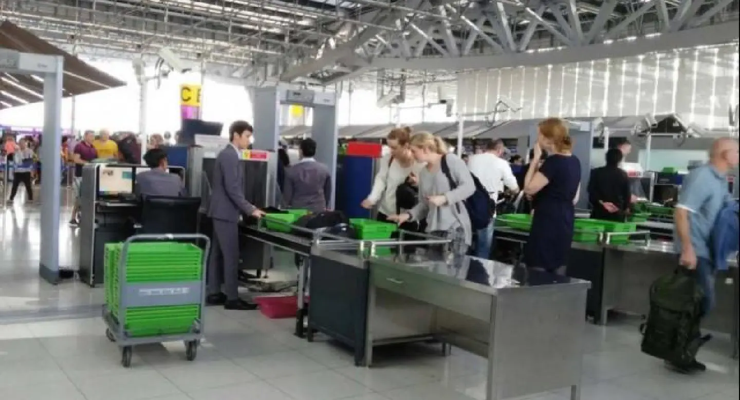 Customs hits back after alleged watch smugglers turn to social media Customs hits back after alleged watch smugglers turn to social media