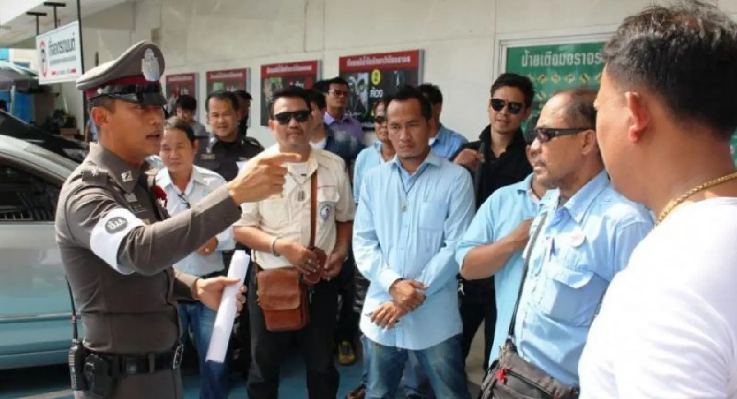 Four taxi drivers face detention charge for their seizure of Uber car in Pattaya Four taxi drivers face detention charge for their seizure of Uber car in Pattaya