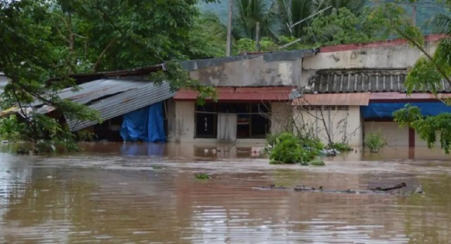 Ten schools closed, 1,000 families affected as Loei River in spate Ten schools closed, 1,000 families affected as Loei River in spate