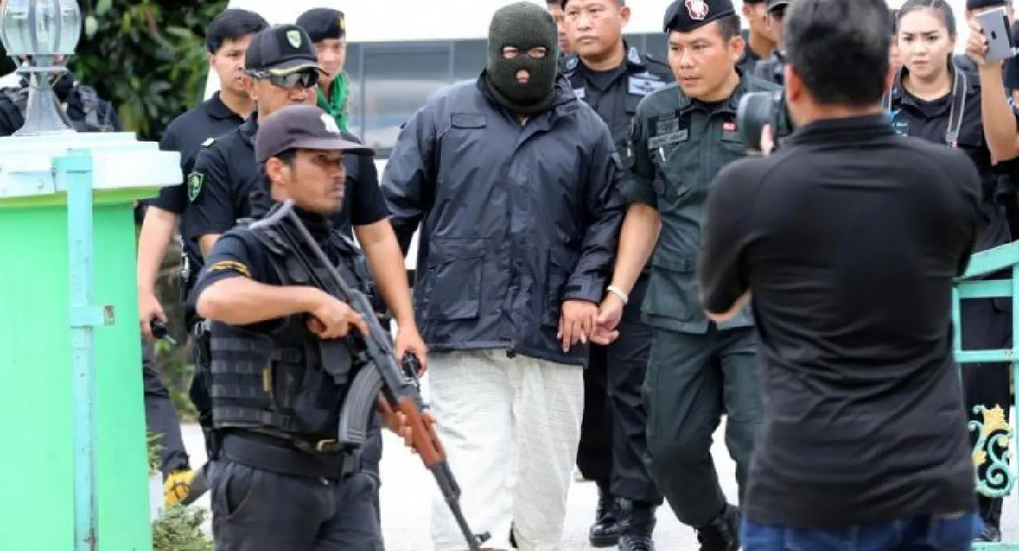 Big C bombing suspect reenacts robbery Big C bombing suspect reenacts robbery