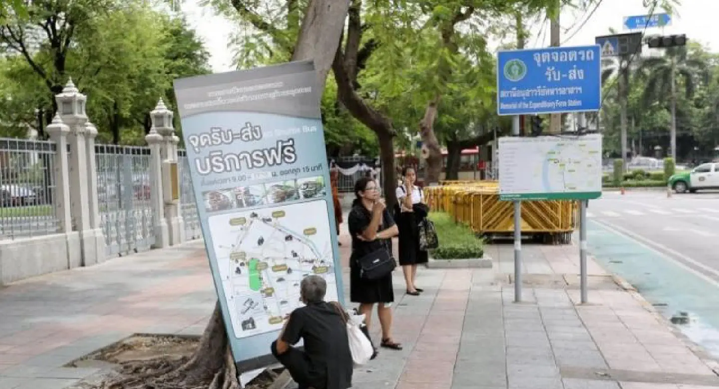 Tighter screening near Sanam Luang after bomb Tighter screening near Sanam Luang after bomb