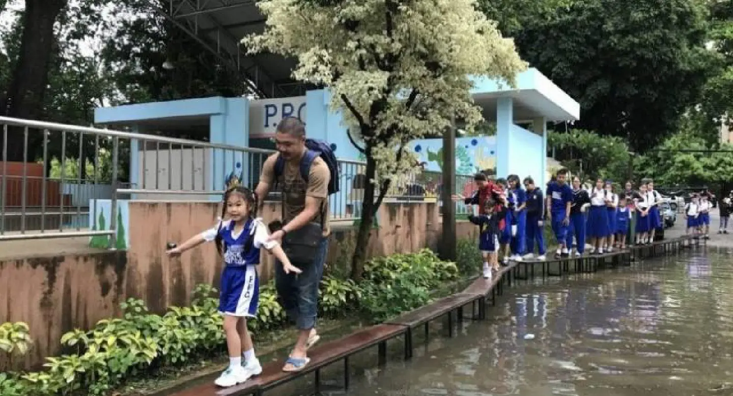 River overflows in Loei after huge downpours, floods also in Chiang Mai River overflows in Loei after huge downpours, floods also in Chiang Mai