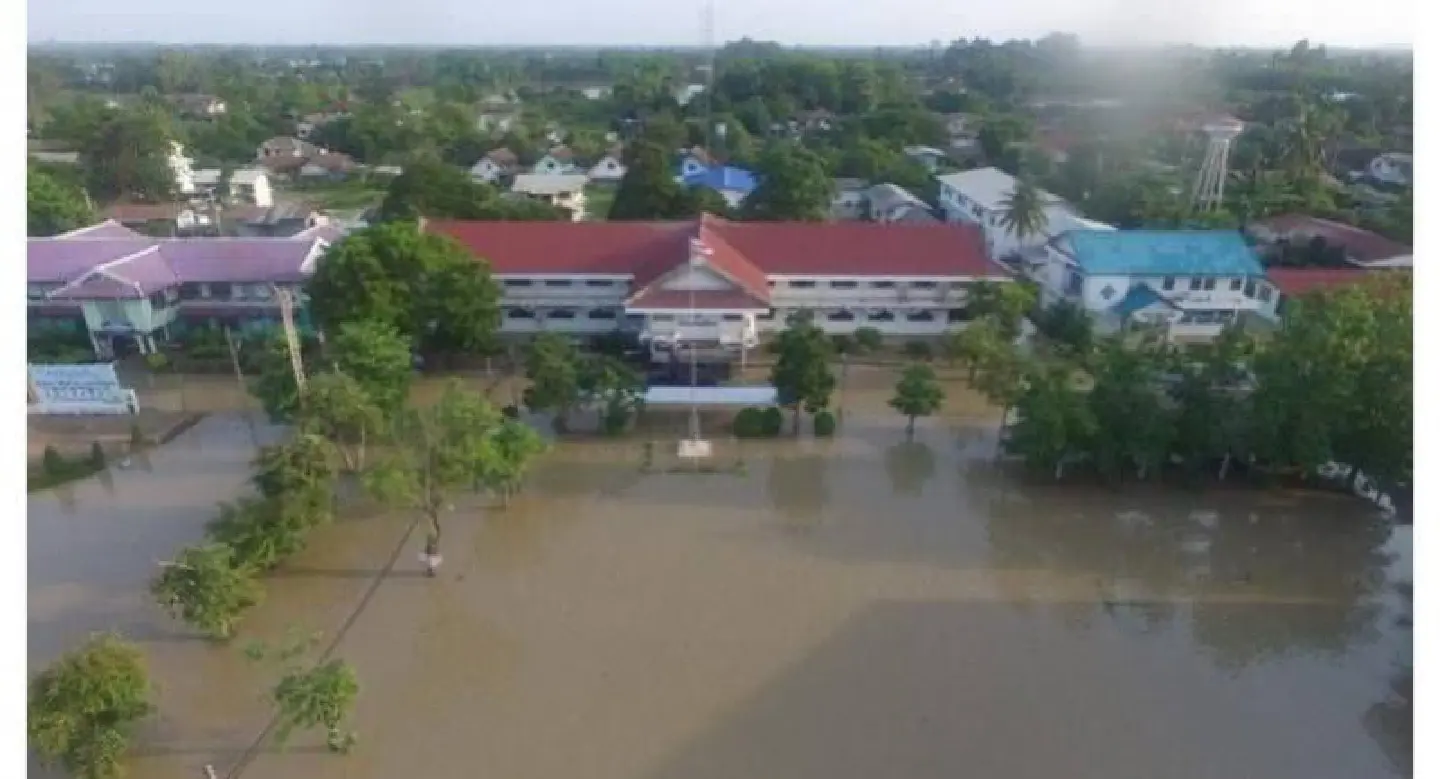 Severe flooding still affecting Sukhothai's Khirimas district Severe flooding still affecting Sukhothai's Khirimas district