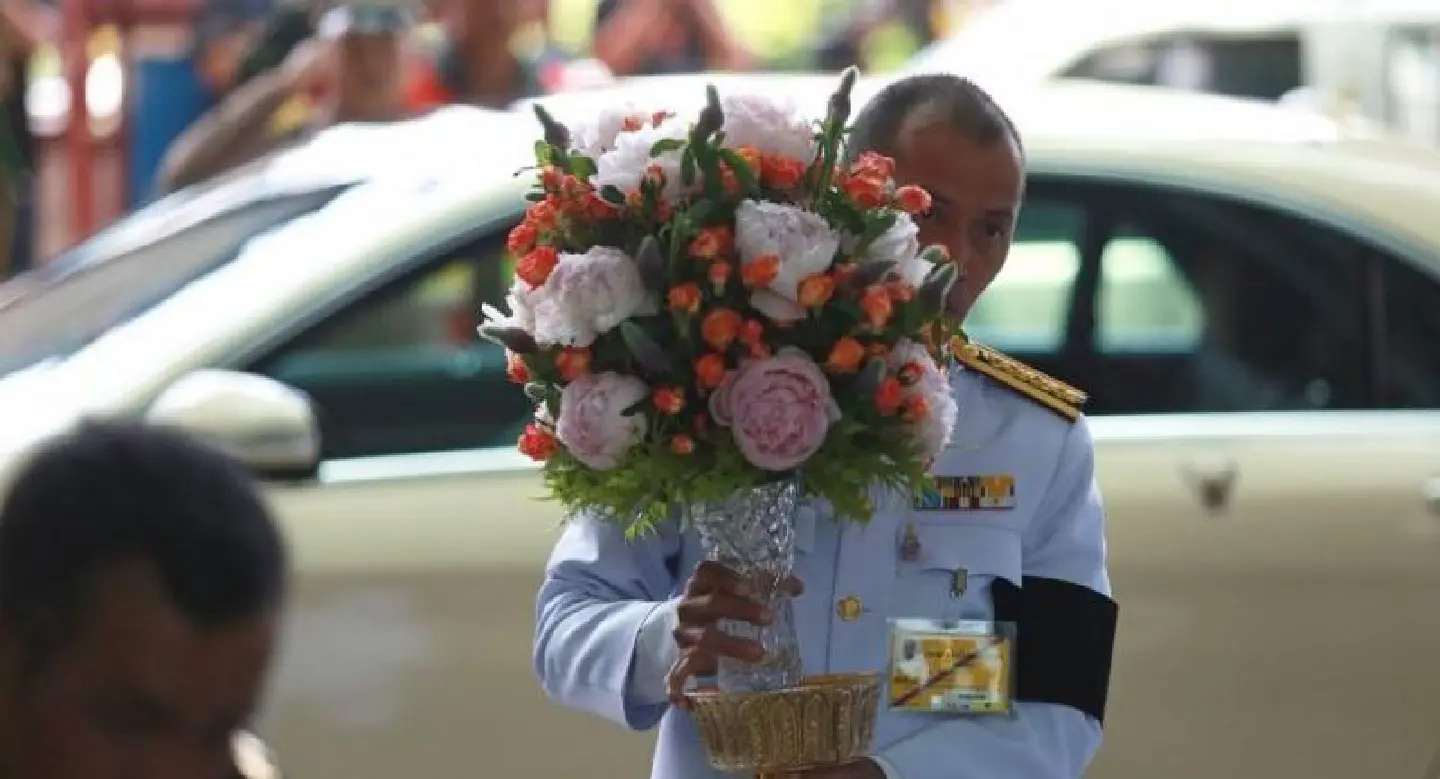 King and Princess send flowers and baskets to hospital bombing victims King and Princess send flowers and baskets to hospital bombing victims