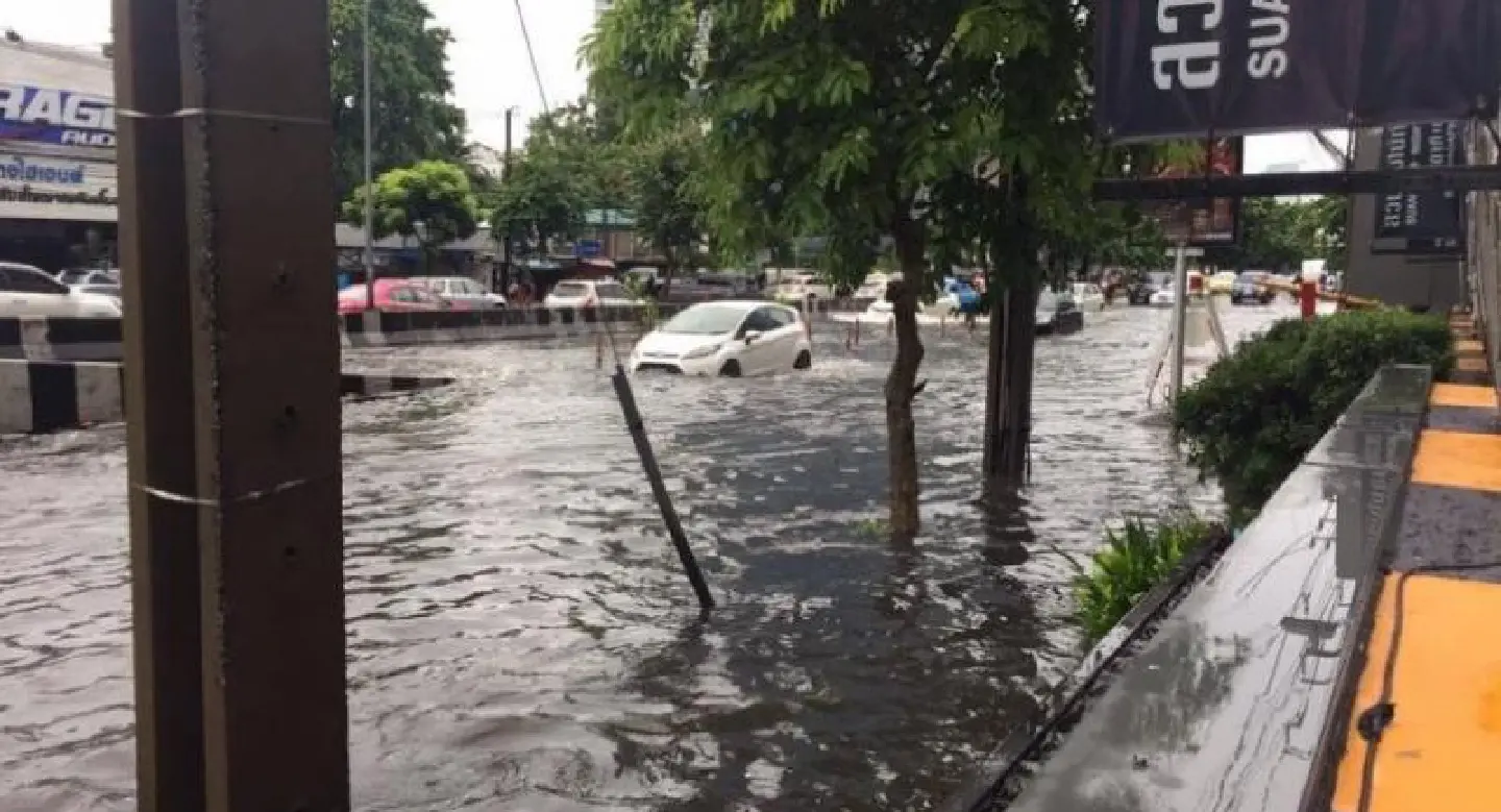 Bangkok roads flooded following heavy overnight rains Bangkok roads flooded following heavy overnight rains