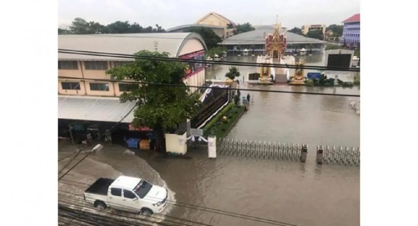 Five flood-hit Bangkok schools closed Five flood-hit Bangkok schools closed