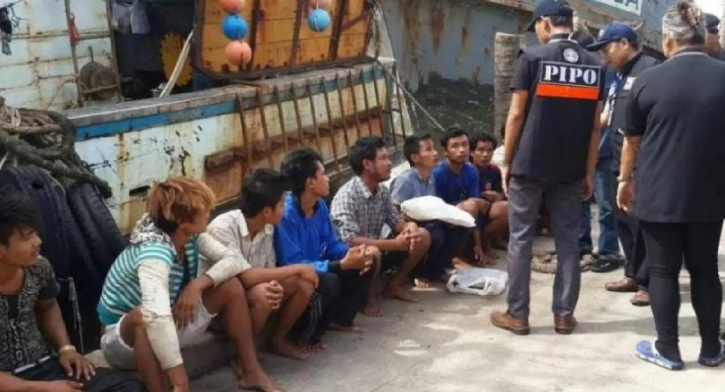 Phuket fishing boat rescues sunken Myanmar vessel Phuket fishing boat rescues sunken Myanmar vessel