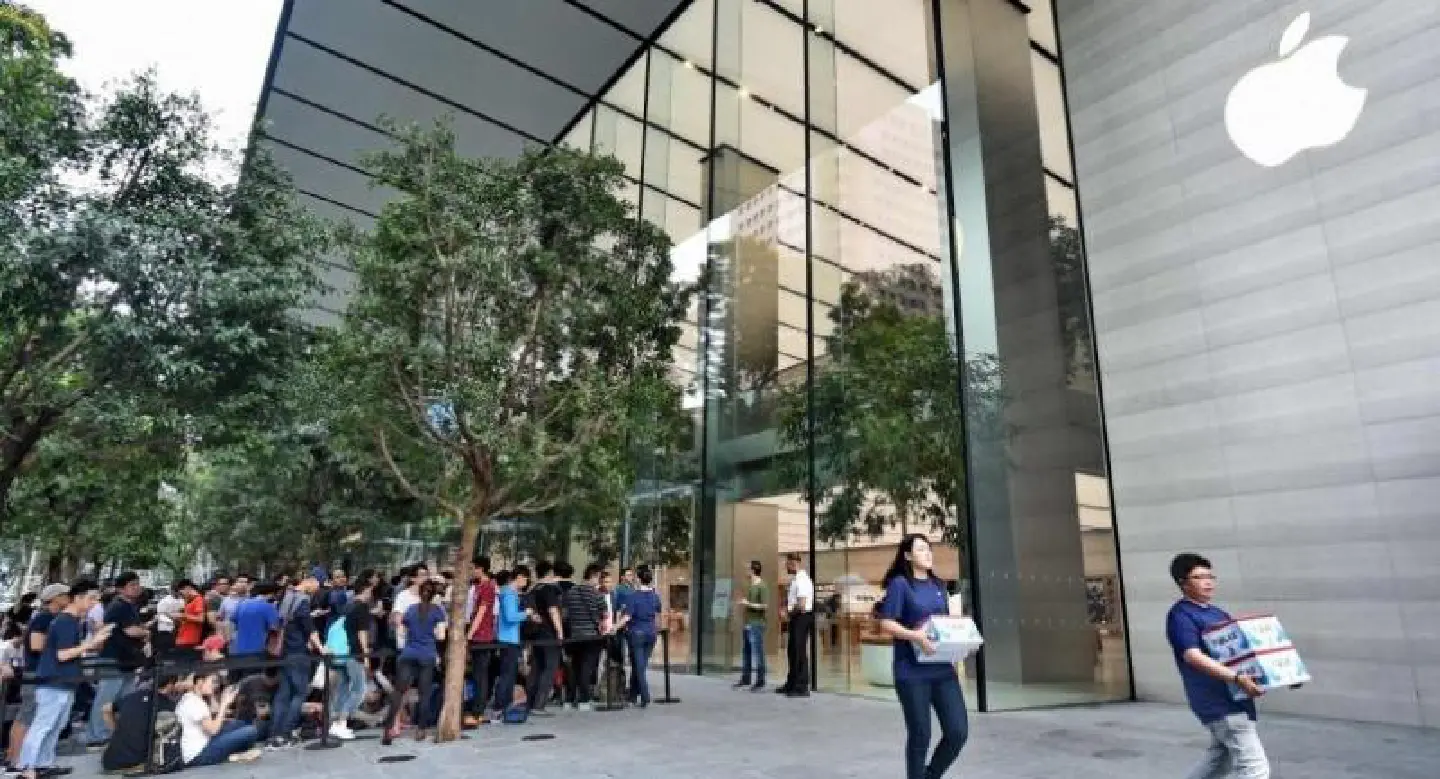 Apple opens first official store in SE Asia Apple opens first official store in SE Asia