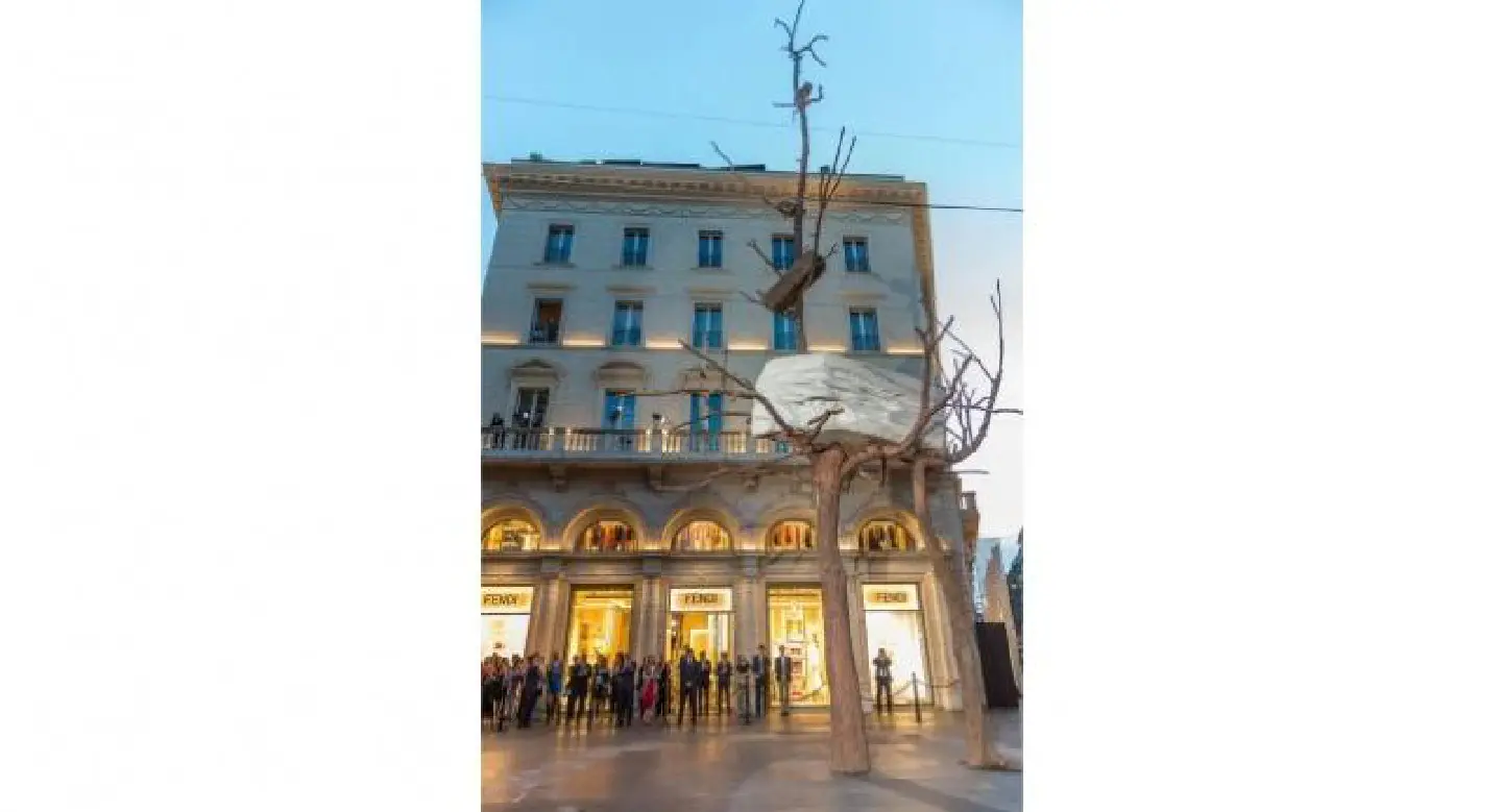 Leaves of stone decorate the Italian capital Leaves of stone decorate the Italian capital