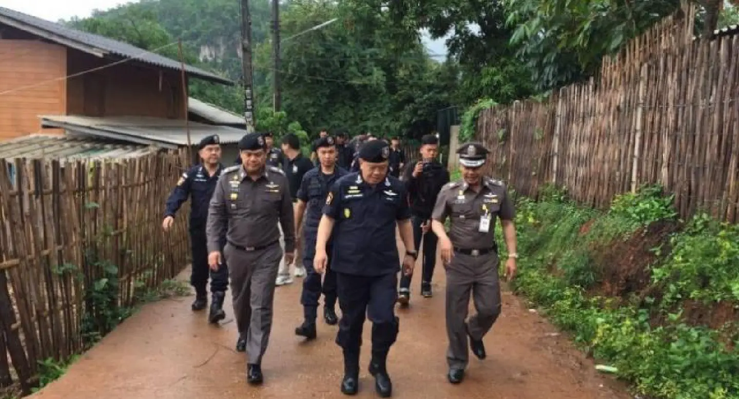 Police swoop on Lahu village Police swoop on Lahu village