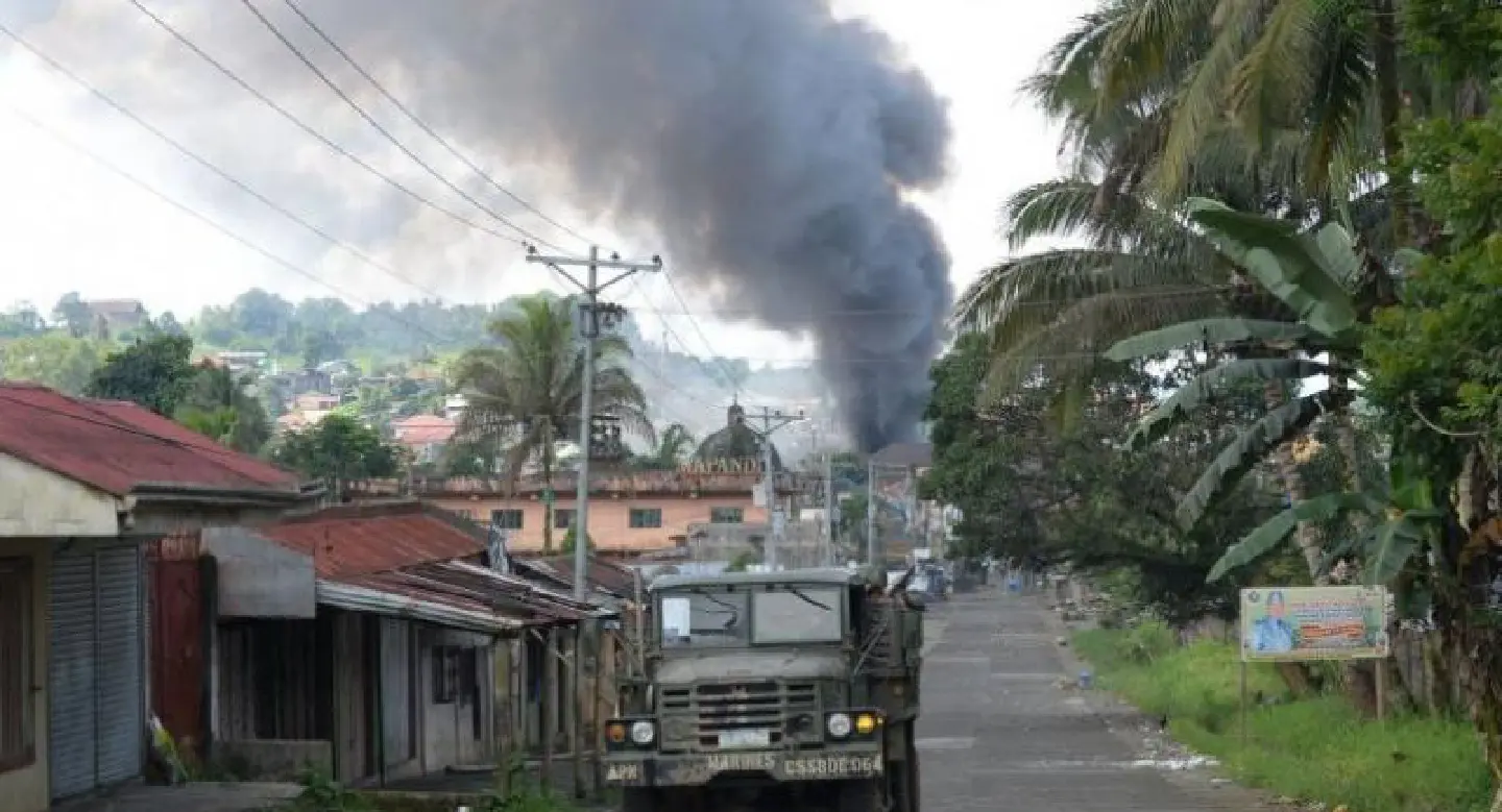 Fear, confusion as Philippine Muslim city burns Fear, confusion as Philippine Muslim city burns