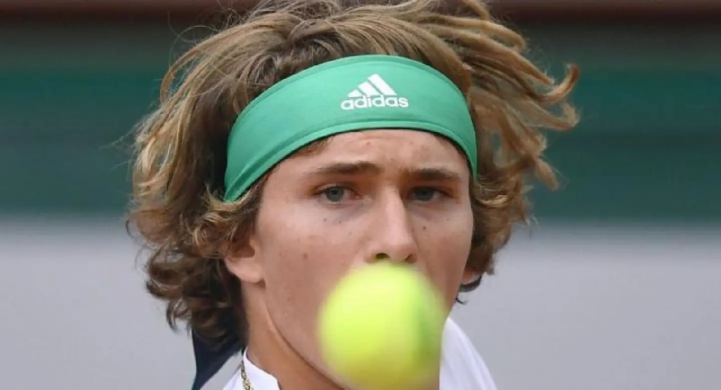 Zverev crashes as Murray, Wawrinka move on Zverev crashes as Murray, Wawrinka move on