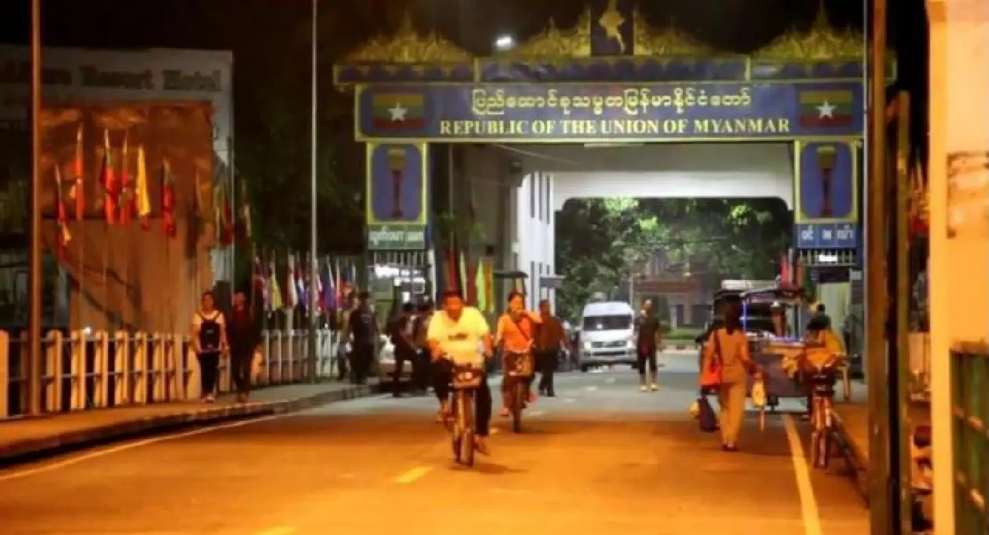 Myanmar police close net on Thai murder suspects Myanmar police close net on Thai murder suspects