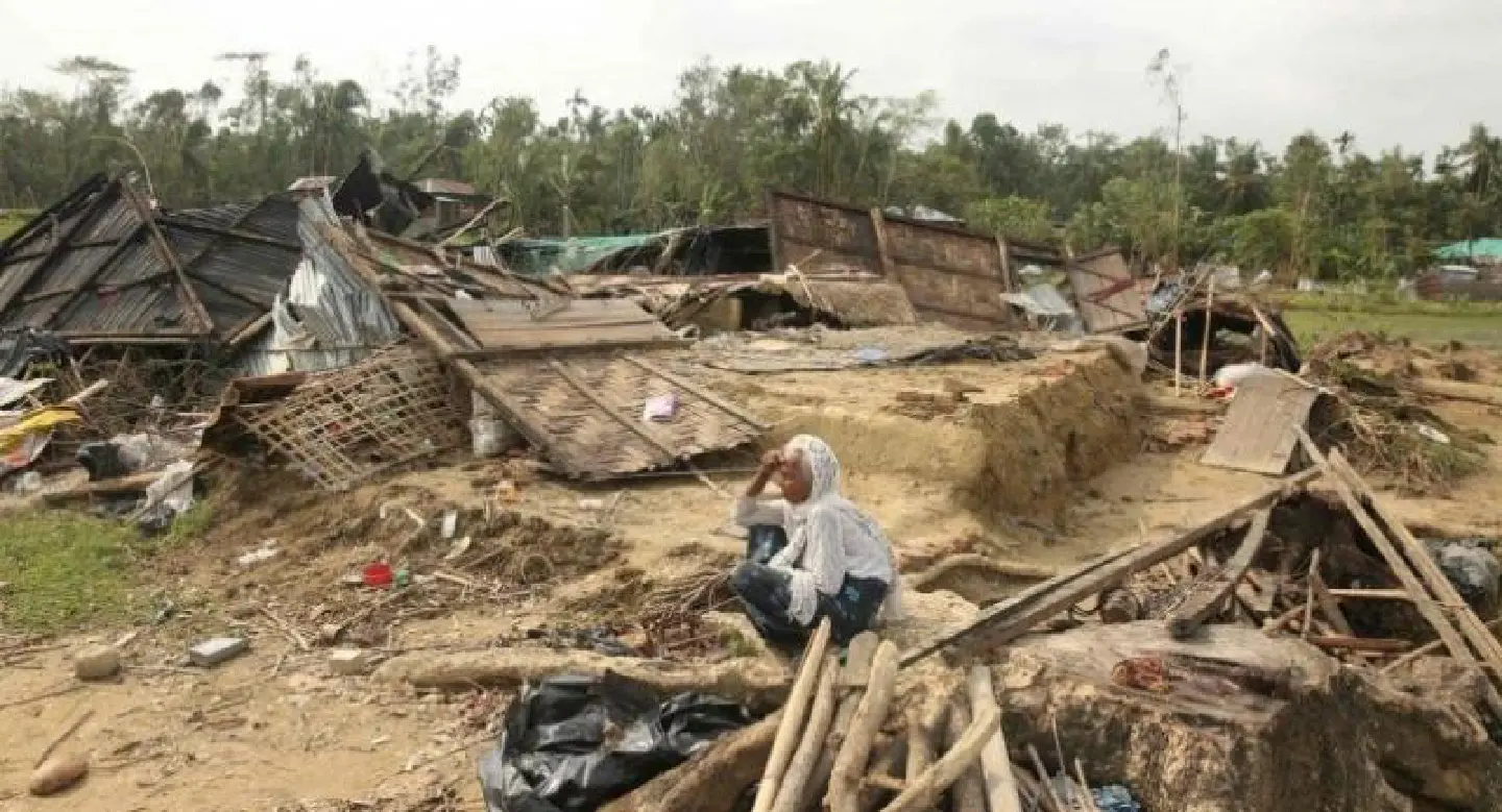 Bangladesh navy rescues cyclone survivors Bangladesh navy rescues cyclone survivors