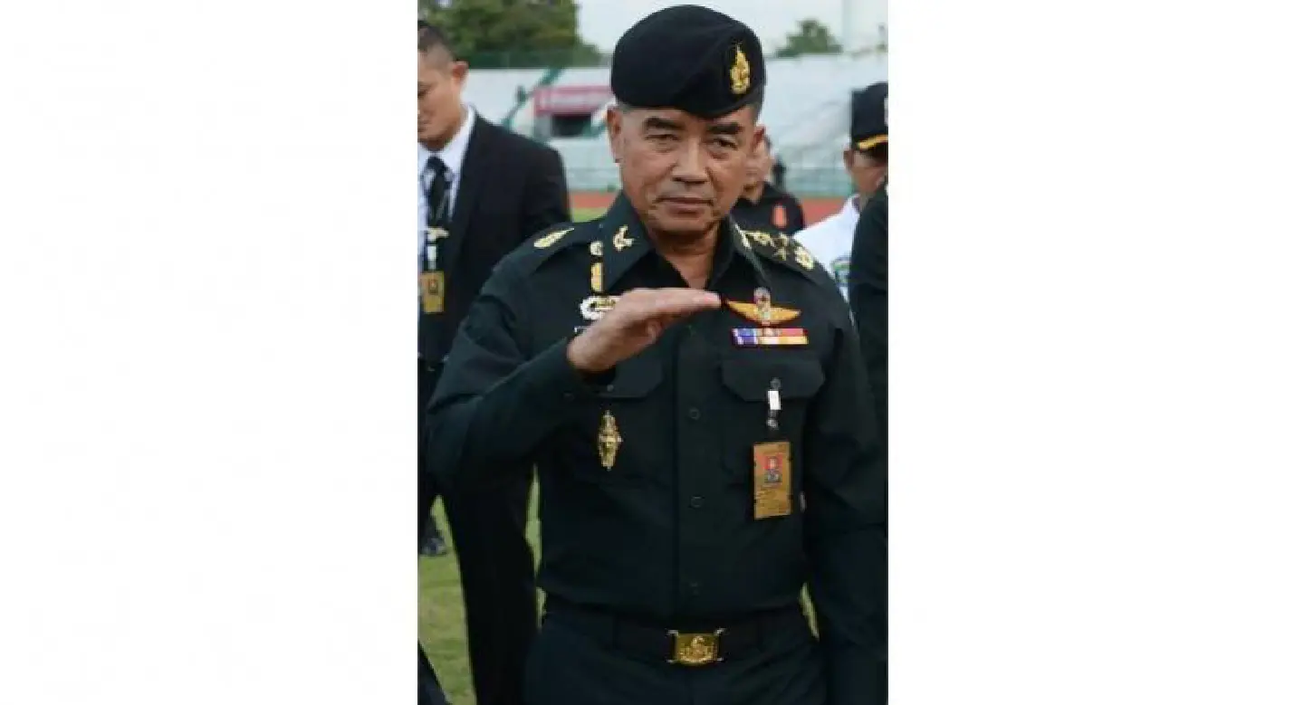Army chief visits Pattani Army chief visits Pattani