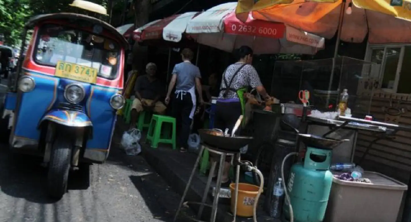 Bangkok street vendors ask PM for leniency over ban Bangkok street vendors ask PM for leniency over ban