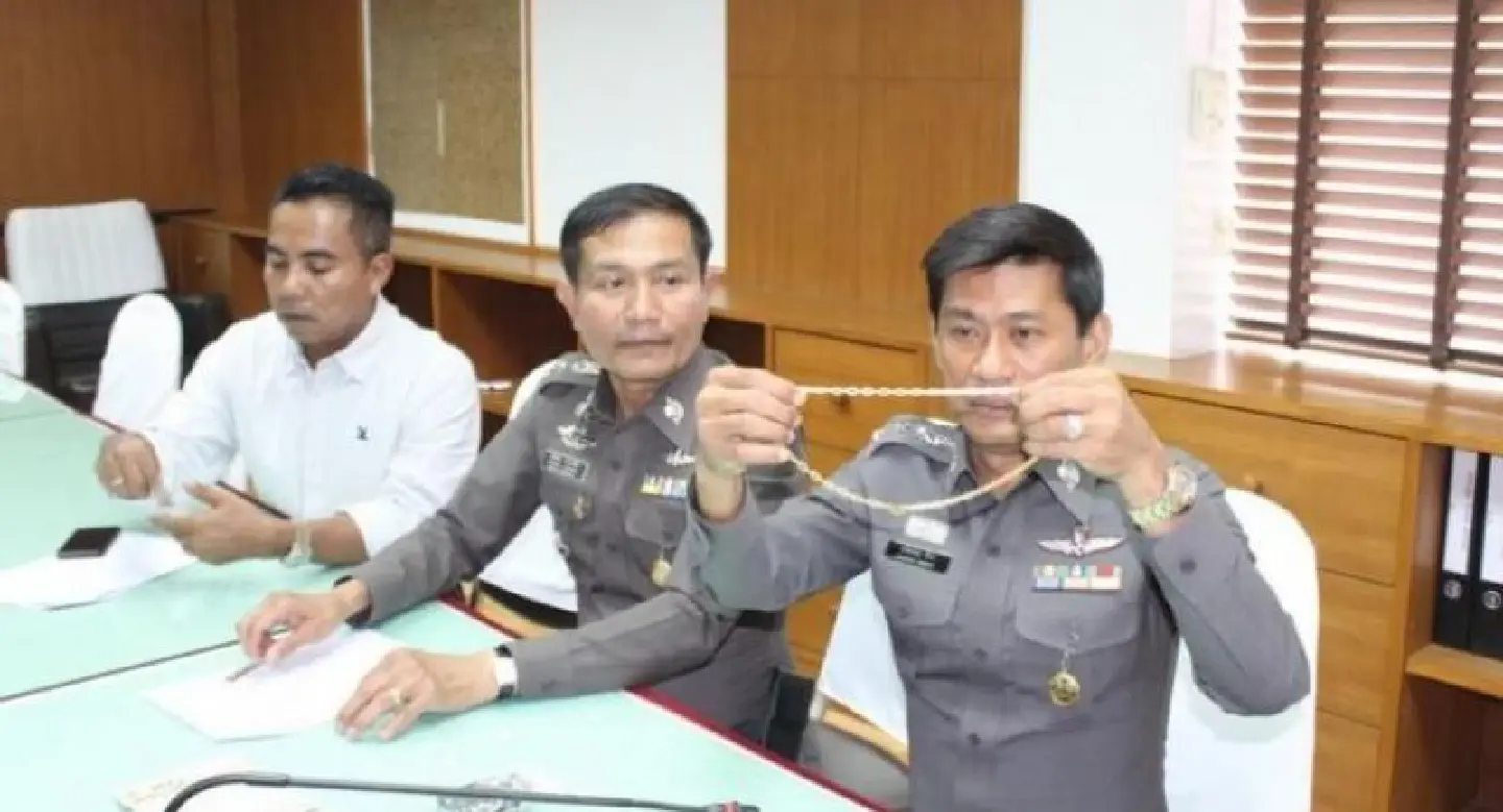 Gang of fake gold peddlers arrested in Phuket, Samui Gang of fake gold peddlers arrested in Phuket, Samui