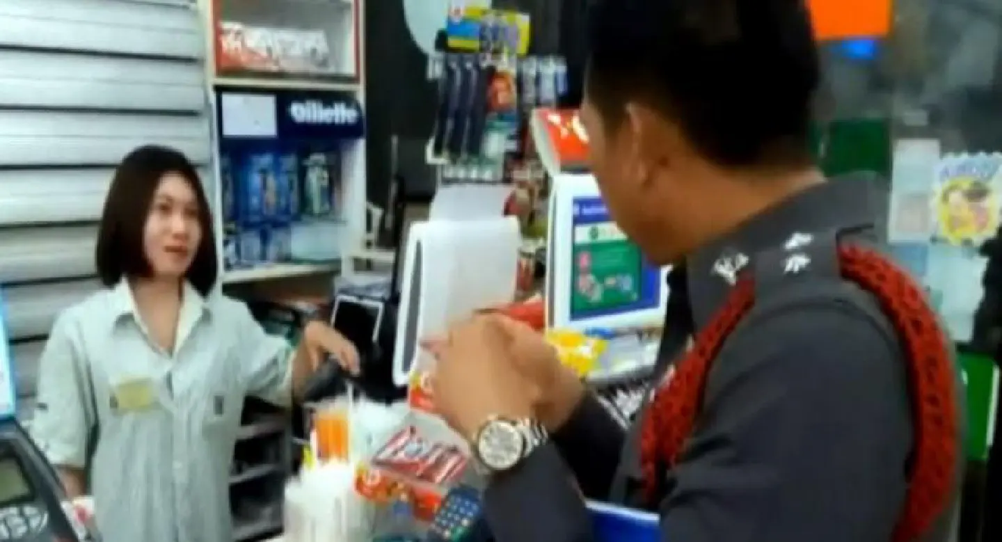 Fork-wielding robber gets B2,300 payday at 7-Eleven Fork-wielding robber gets B2,300 payday at 7-Eleven