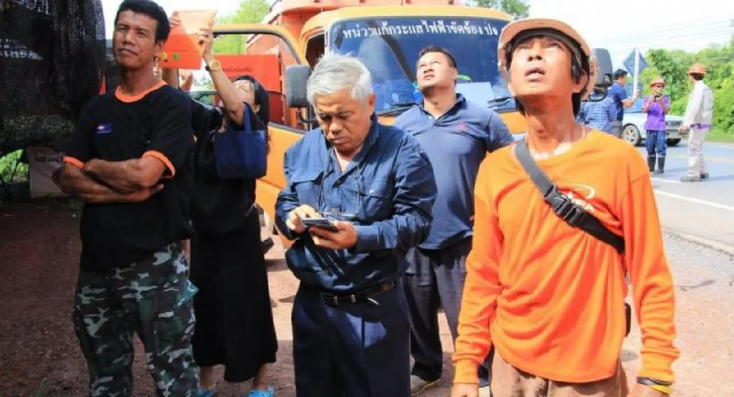 Electricity official electrocuted while trying to cut power on high-voltage cable Electricity official electrocuted while trying to cut power on high-voltage cable