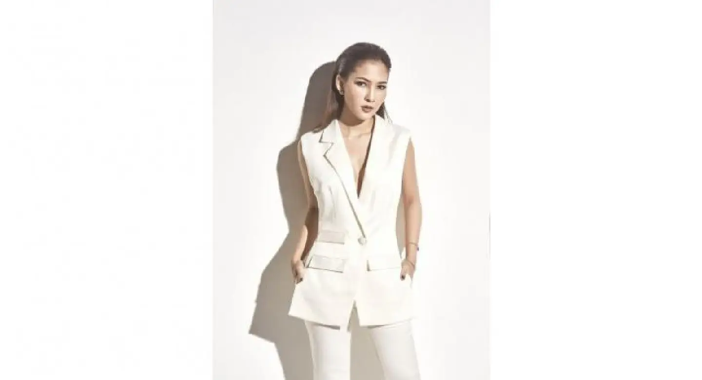 Canitt’s latest line defines ‘Laws of Attraction’ Canitt’s latest line defines ‘Laws of Attraction’