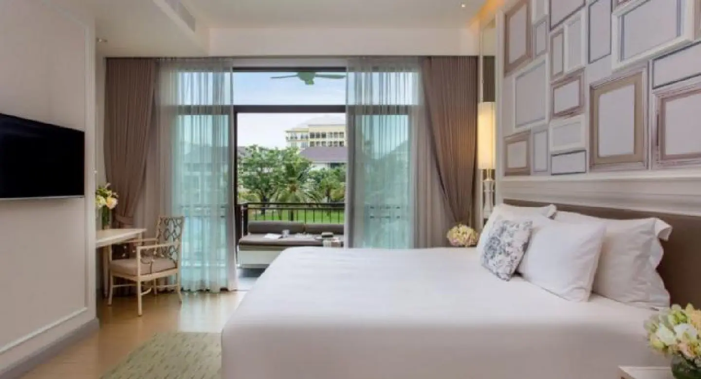 Luxury with a U Luxury with a U