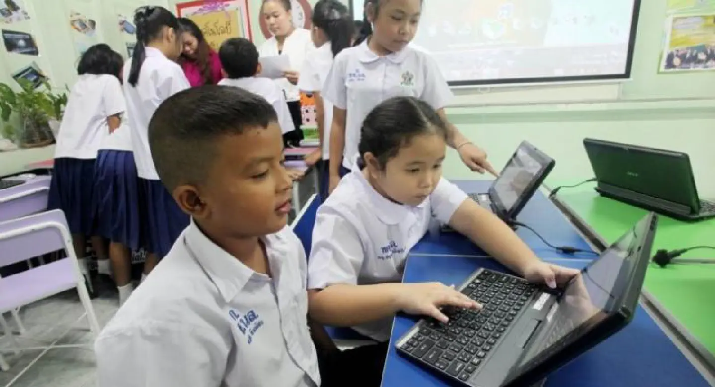 Cabinet acknowledges draft strategy for protecting youths online Cabinet acknowledges draft strategy for protecting youths online