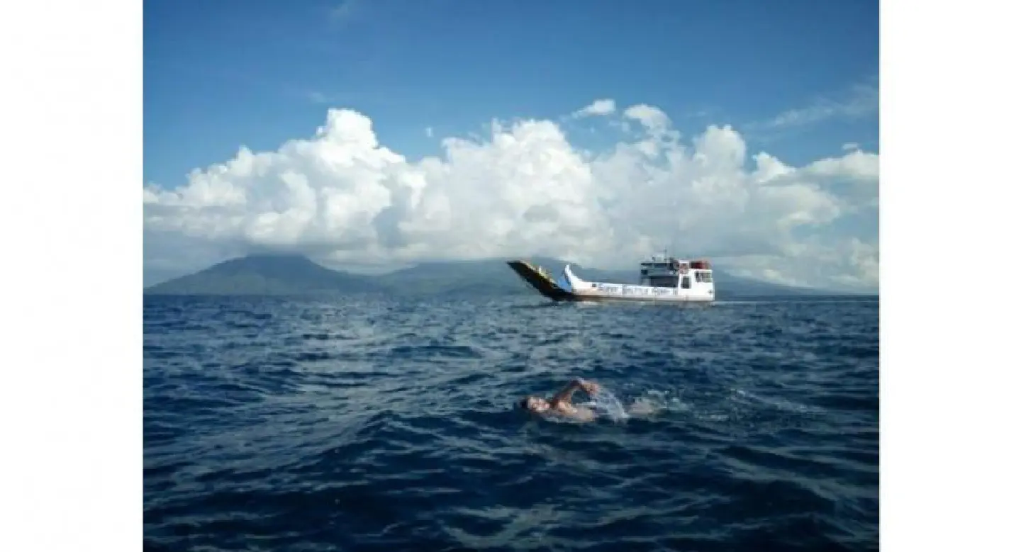 Filipino ‘Aquaman’ swims for peace Filipino ‘Aquaman’ swims for peace